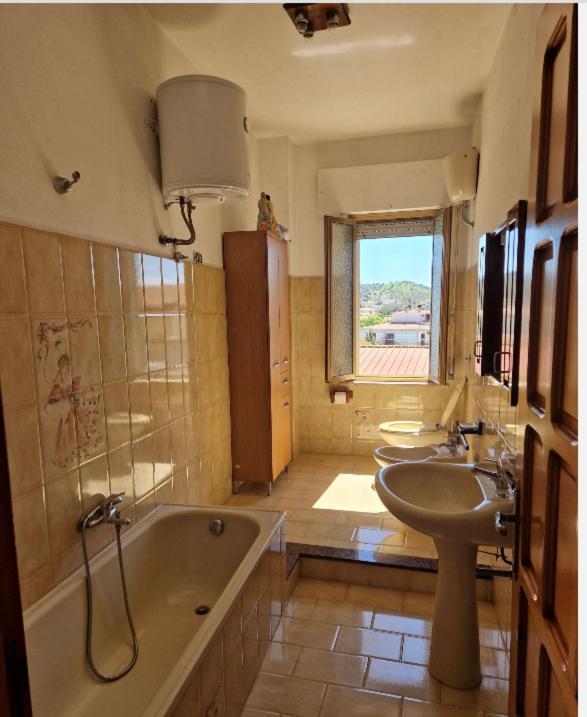 Apartment Piras&Tascedda Ampio Appartamento Vicino Al Centro Бари Сардо Екстериор снимка